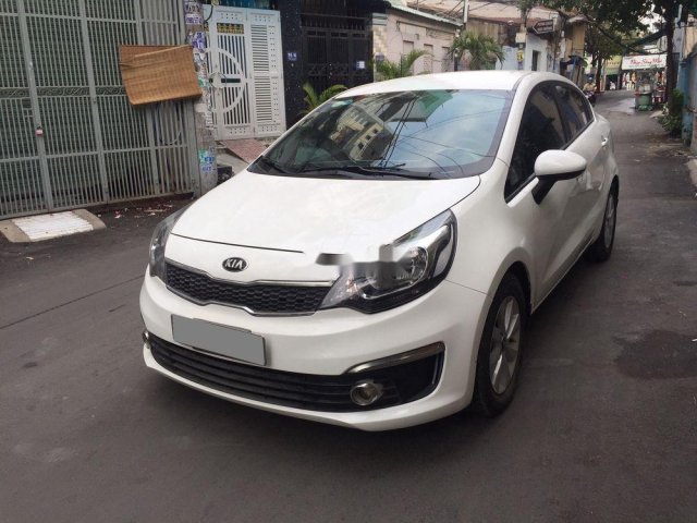 Bán Kia Rio đời 2017, màu trắng, xe nhập, số sàn