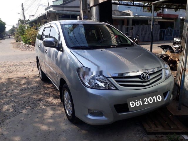 Bán ô tô Toyota Innova sản xuất 2010, màu bạc xe gia đình0