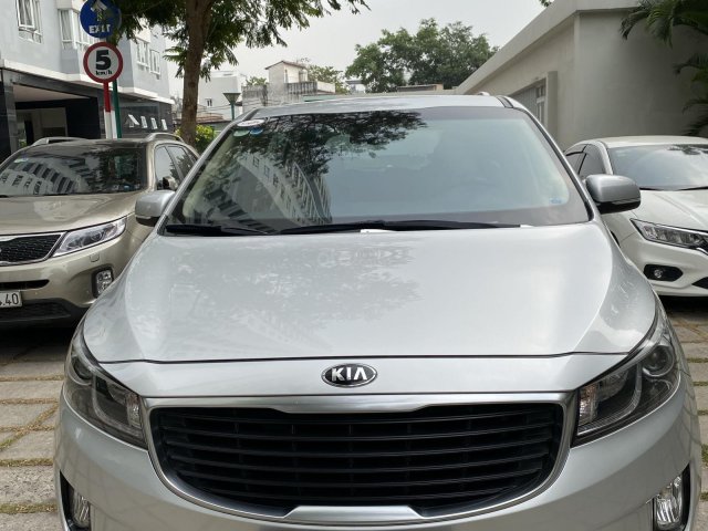 Cần bán lại xe Kia Sedona đời 2017, màu bạc chính chủ 