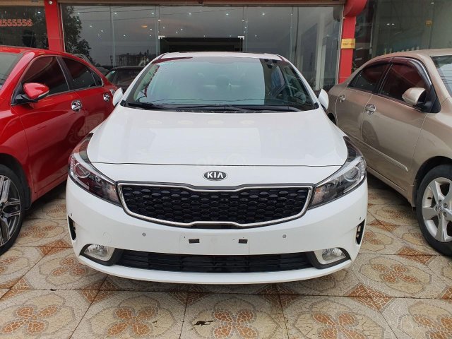 Cần bán xe Kia Cerato 1.6 2018, màu trắng, giá tốt0