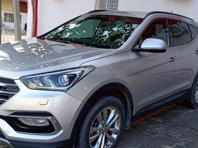 Bán xe Hyundai Santa Fe đời 2017, màu bạc, giá chỉ 920 triệu0