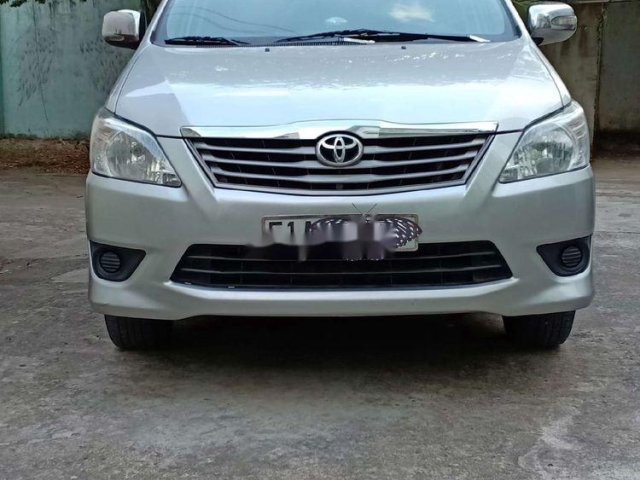 Cần bán lại xe Toyota Innova E đời 2012, màu bạc, xe nhập, giá 415tr