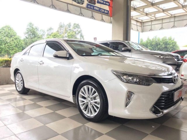 Bán xe Toyota Camry đời 2018, màu trắng0