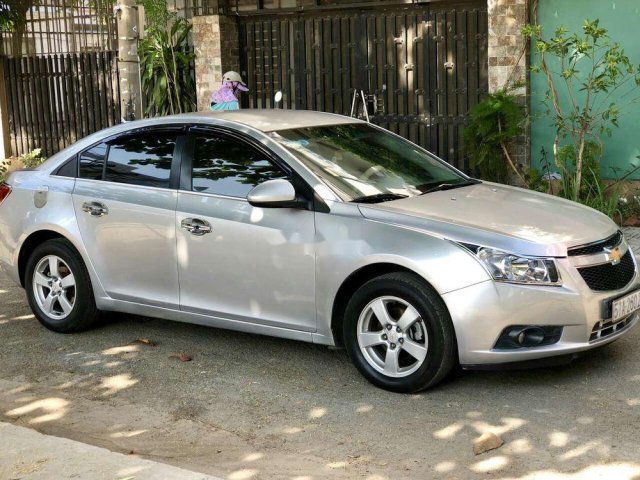 Bán ô tô Chevrolet Cruze sản xuất 2011, màu bạc ít sử dụng0