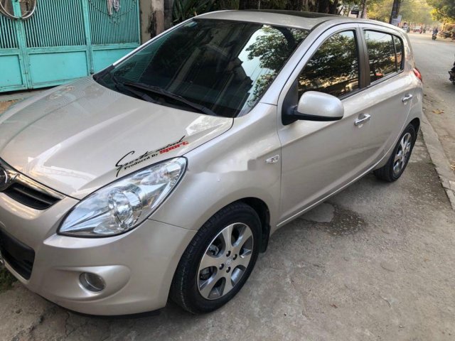 Bán Hyundai i20 năm sản xuất 2009, màu bạc, nhập khẩu