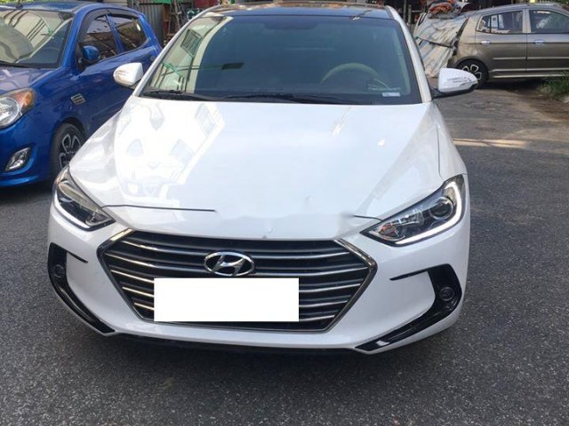 Bán ô tô Hyundai Elantra sản xuất năm 2018, màu trắng0