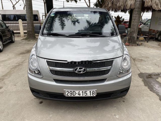 Cần bán xe Hyundai Starex sản xuất năm 2015, màu bạc, nhập khẩu Hàn Quốc chính chủ, giá 590tr