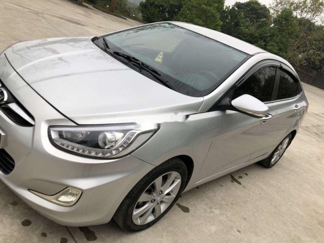 Cần bán lại xe Hyundai Accent 2013, màu bạc, nhập khẩu nguyên chiếc xe gia đình, 315tr