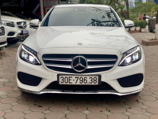 Cần bán xe Mercedes C300AMG đời 2017, màu trắng0