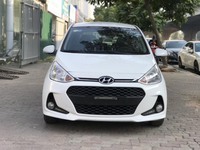 Bán ô tô Hyundai Grand i10 1.2AT đời 2017, màu trắng chính chủ, giá tốt0