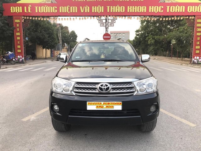 Bán nhanh với chiếc Toyota Fortuner 2.5G, đời 2011, màu đen, đẹp xuất sắc, giá cực mềm0