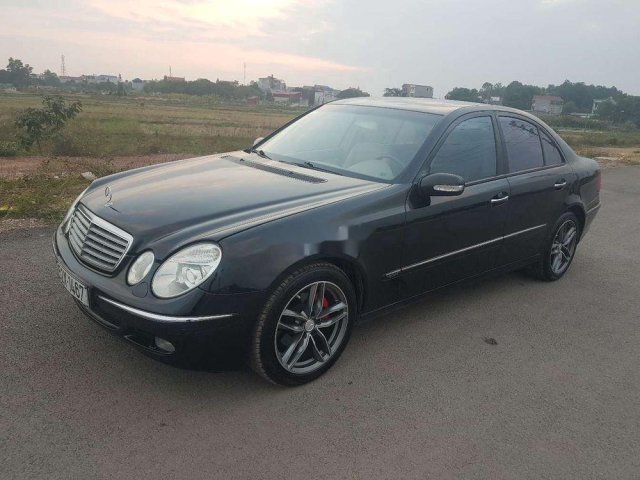 Cần bán xe Mercedes E240 năm 2003, màu đen, giá chỉ 230 triệu