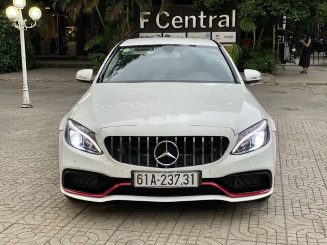 Cần bán lại xe Mercedes C200 sản xuất 2015, màu trắng