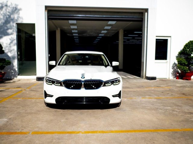 Bán xe BMW 3 Series 330i đời 2020, màu trắng, nhập khẩu0