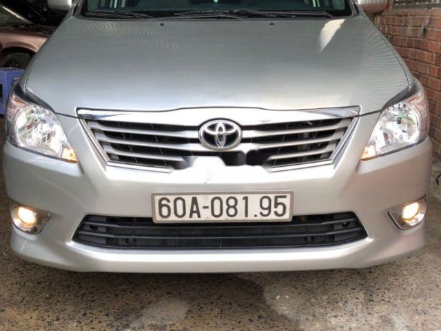 Xe Toyota Innova năm sản xuất 2013, màu bạc0