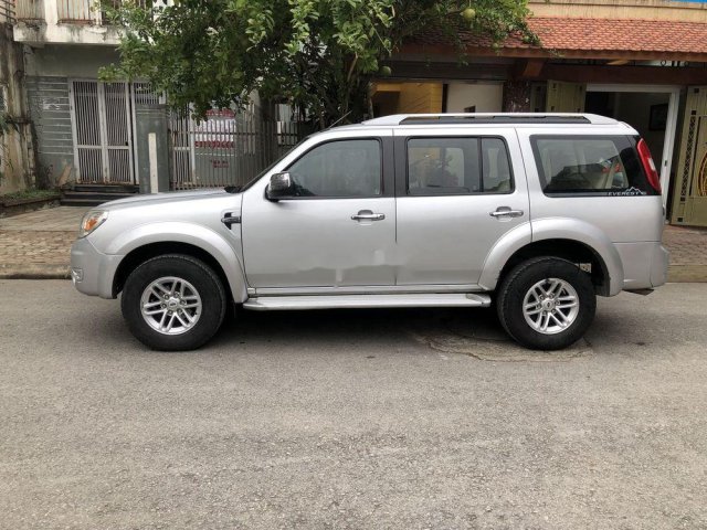 Cần bán gấp Ford Everest MT đời 2010, màu bạc, giá 430tr