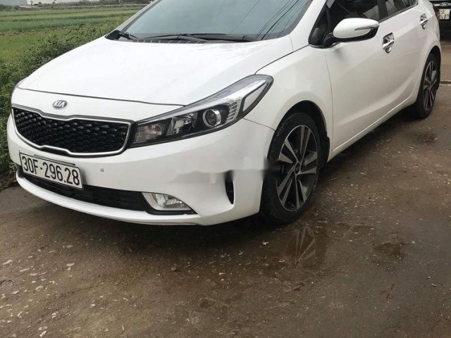 Xe Kia Cerato đời 2018, màu trắng đẹp như mới, giá 600tr0