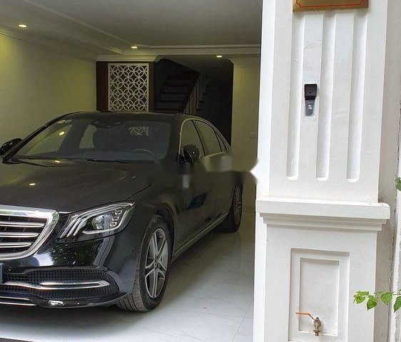 Bán Mercedes S450 sản xuất 2018, màu đen ít sử dụng