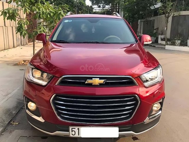 Cần bán gấp Chevrolet Captiva AT sản xuất 2017, màu đỏ0