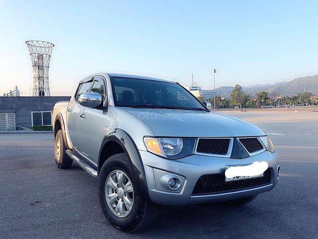 Bán Mitsubishi Triton đời 2009, màu bạc0