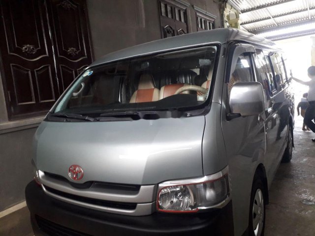 Cần bán lại xe Toyota Hiace đời 2010, màu bạc, xe nhập còn mới, giá chỉ 335 triệu0