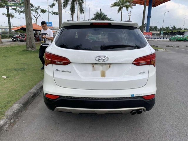 Cần bán gấp Hyundai Santa Fe sản xuất năm 2013, màu trắng giá cạnh tranh0