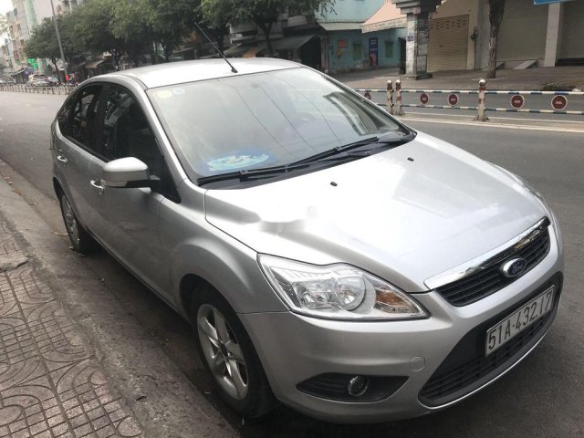 Cần bán xe Ford Focus đời 2012, màu bạc còn mới0