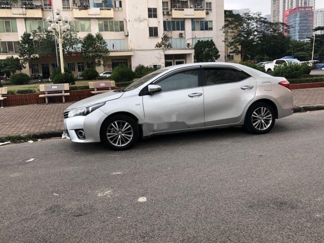 Cần bán xe Toyota Corolla Altis 1.8G sản xuất năm 2014, màu bạc0