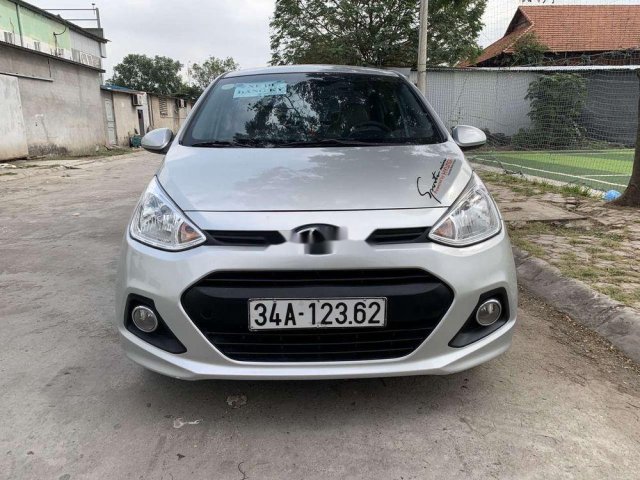 Cần bán lại xe Hyundai Grand i10 đời 2016, màu bạc, nhập khẩu xe gia đình0