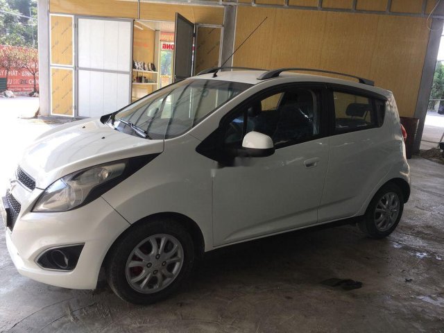 Cần bán Chevrolet Spark đời 2013, màu trắng