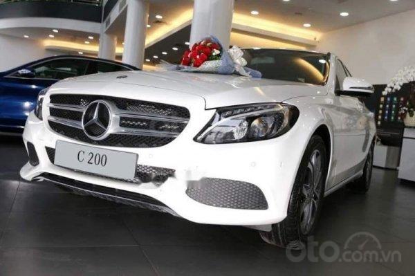 Cần bán xe Mercedes-Benz C200 đời 2019, màu trắng, giá cạnh tranh