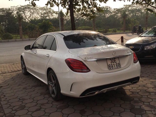 Bán xe Mercedes C300 AMG đời 2017, màu trắng nội thất đỏ