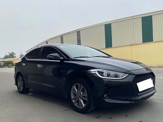 Cần bán lại xe Hyundai Elantra sản xuất 2018, màu đen, 592tr