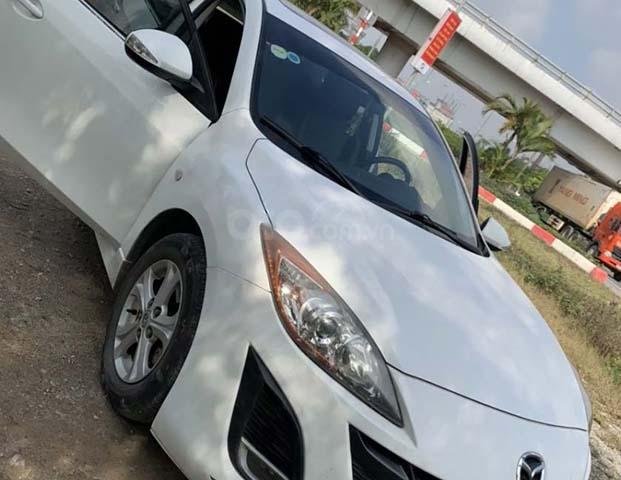 Cần bán gấp Mazda 3 năm 2011, màu trắng, xe nhập, giá 350tr0