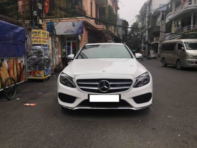 Bán xe Mercedes C300 AMG sản xuất năm 2015, màu trắng0