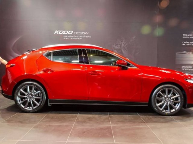 Cần bán Mazda 3 năm sản xuất 2020, màu đỏ0