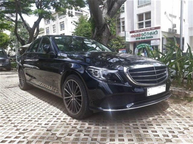 Bán Mercedes C200 Exclusive năm 2018, màu đen0