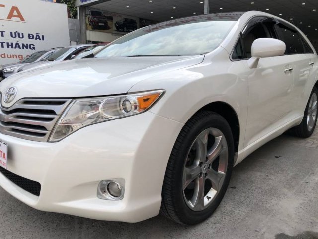 Cần bán gấp Toyota Venza 3.5L năm sản xuất 2009, màu trắng như mới0