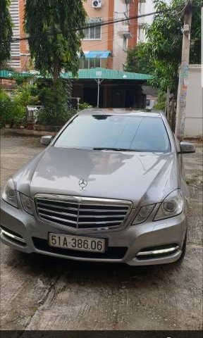 Xe Mercedes E class sản xuất năm 2012, màu xám, nhập khẩu chính chủ