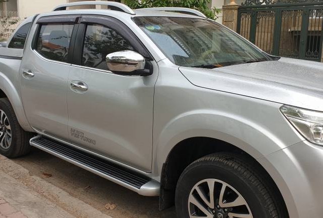 Cần bán Nissan Navara VL 2.5 AT 4×4 năm sản xuất 2015, màu bạc, xe nhập 0