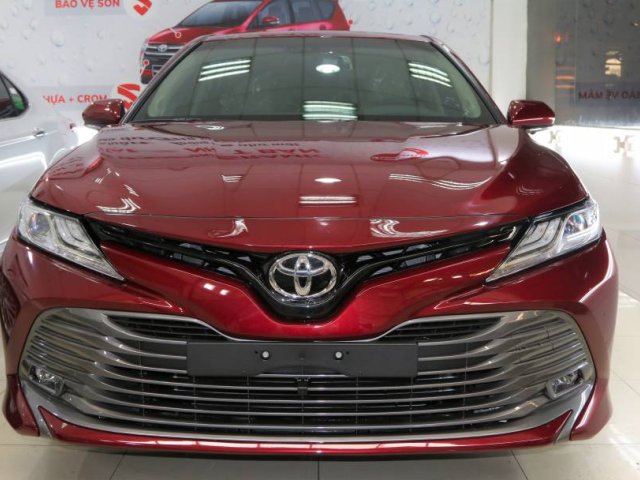 Cần bán xe Toyota Camry 2.5 Q đời 2019, màu đỏ