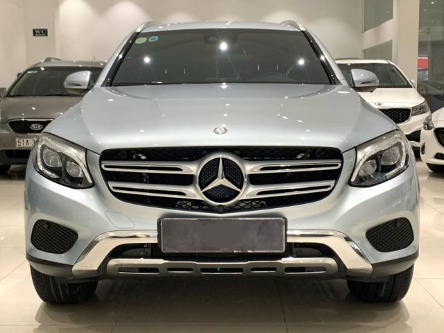 Bán Mercedes GLC250 năm sản xuất 2016, màu bạc, số tự động