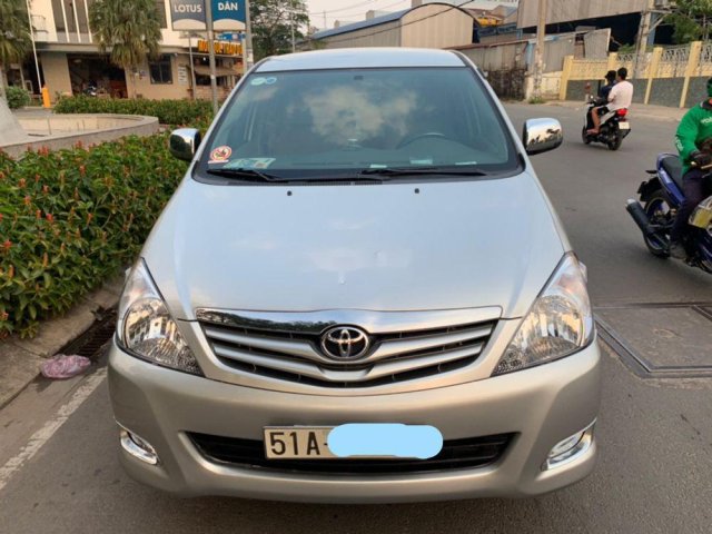 Bán ô tô Toyota Innova G năm sản xuất 2010, màu bạc0