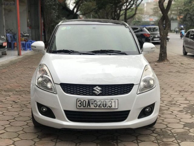 Cần bán Suzuki Swift đời 2014, màu trắng giá cạnh tranh0