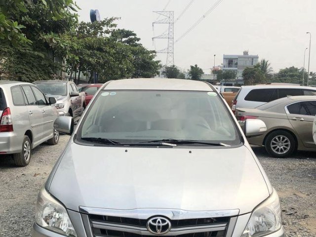 Bán Toyota Innova đời 2016, màu bạc, giá 549tr0