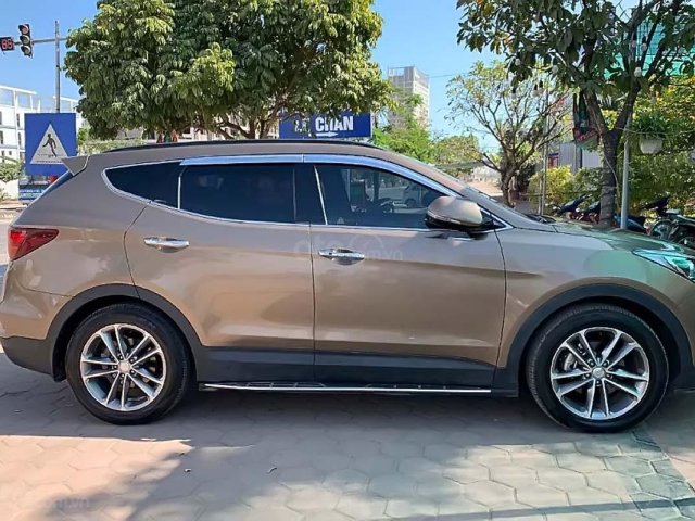 Cần bán gấp Hyundai Santa Fe năm sản xuất 2018, màu nâu chính chủ