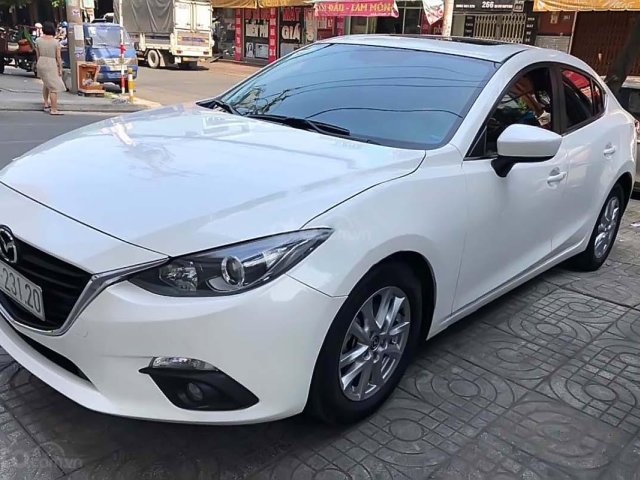 Bán Mazda 3 1.5 AT năm sản xuất 2015, màu trắng, giá tốt0