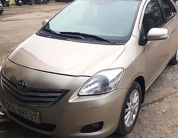 Cần bán xe Toyota Vios năm 2010 chính chủ, màu vàng cát