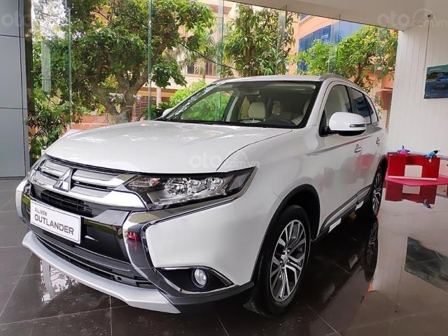 Khu vực TP. Hồ Chí Minh - Bán Mitsubishi Outlander 2.0 CVT 2019, màu trắng0