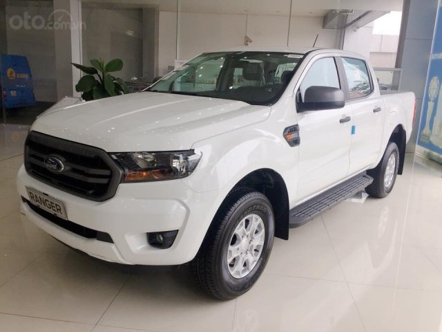 Bán nhanh đón tết chiếc xe Ford Ranger XLS 2.2L AT, sản xuất 2019, màu trắng, giá cạnh tranh